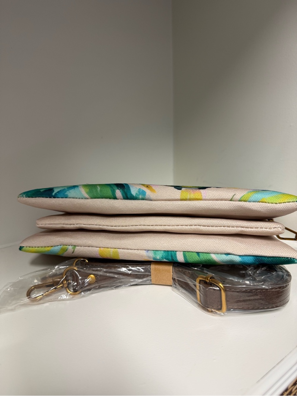 Sea Turtle Crossbody Wristlet Clutch in Teal Blue Green Canvas Multi Pocket NWT - Picture 4 of 10